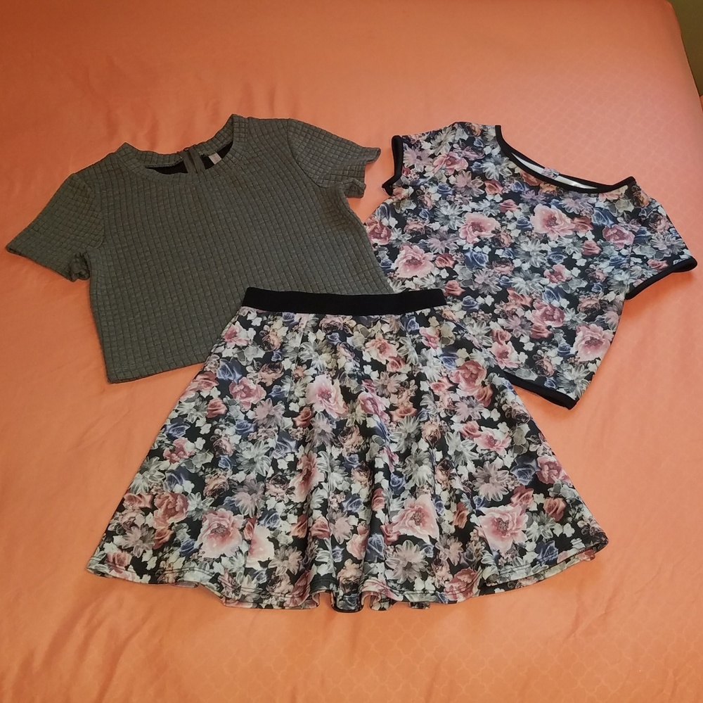 *SOLD* 3pc Floral Skirt Outfit - Juniors Sz. Small